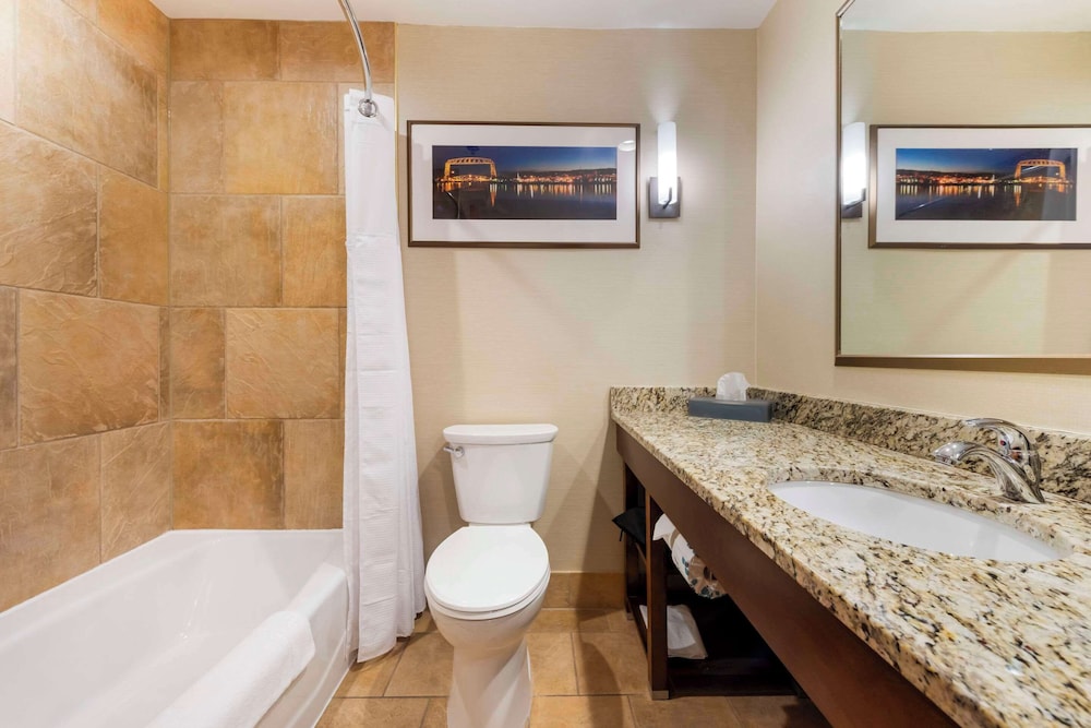 Standard King City Suite - Photo 7