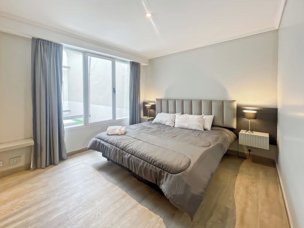Premium Suite, Courtyard View