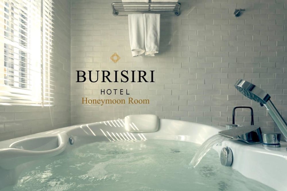 Honeymoon Suite photo 3