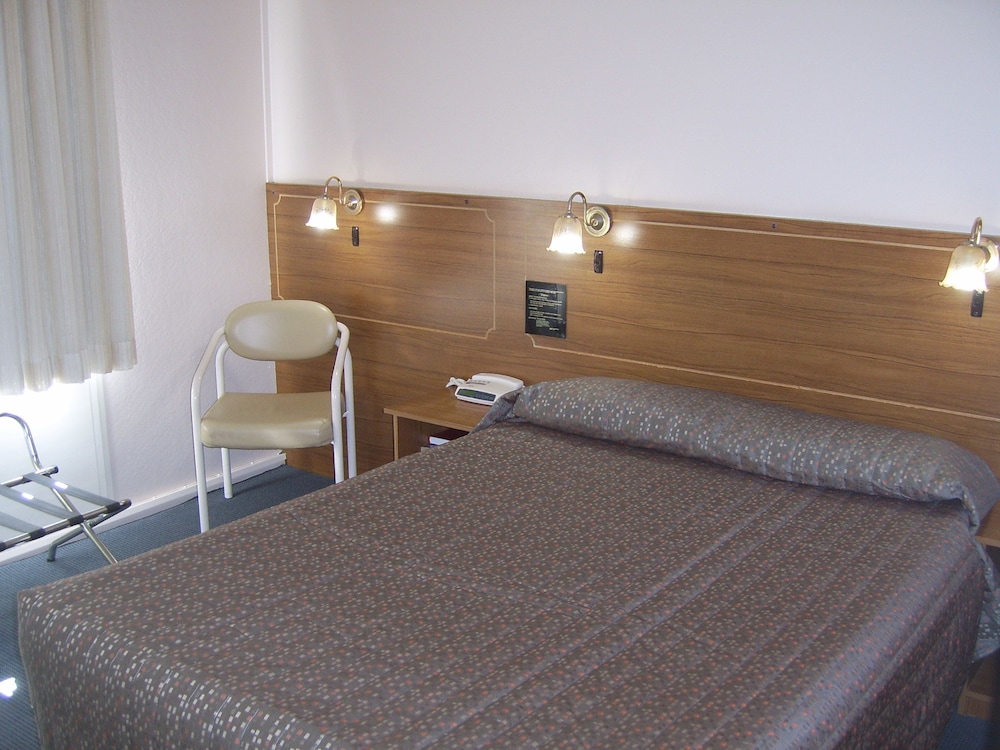 Standard Room, Non Smoking (Standard Queen Room) photo 2