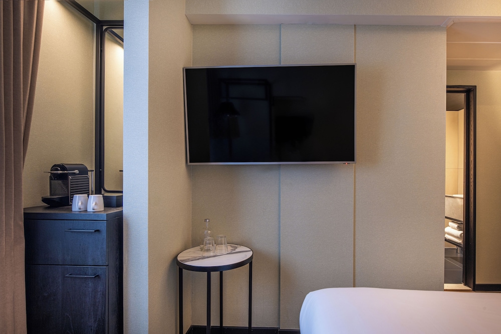 Small Room photo 2