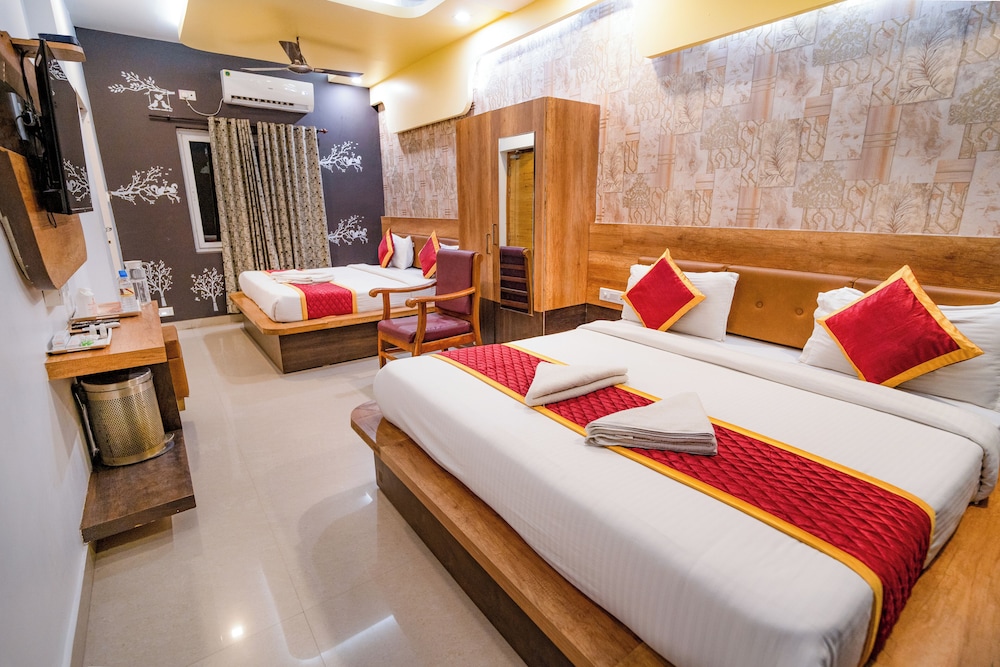 Superior Quadruple Room, Multiple Beds, City View - Photo 5