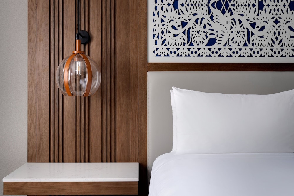 Club Room, 1 King Bed (Hearing Accessible) - Photo 3