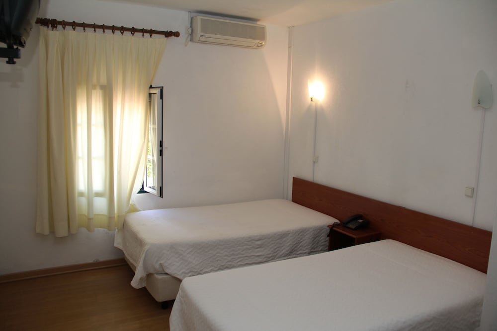 Twin Room - Photo 1