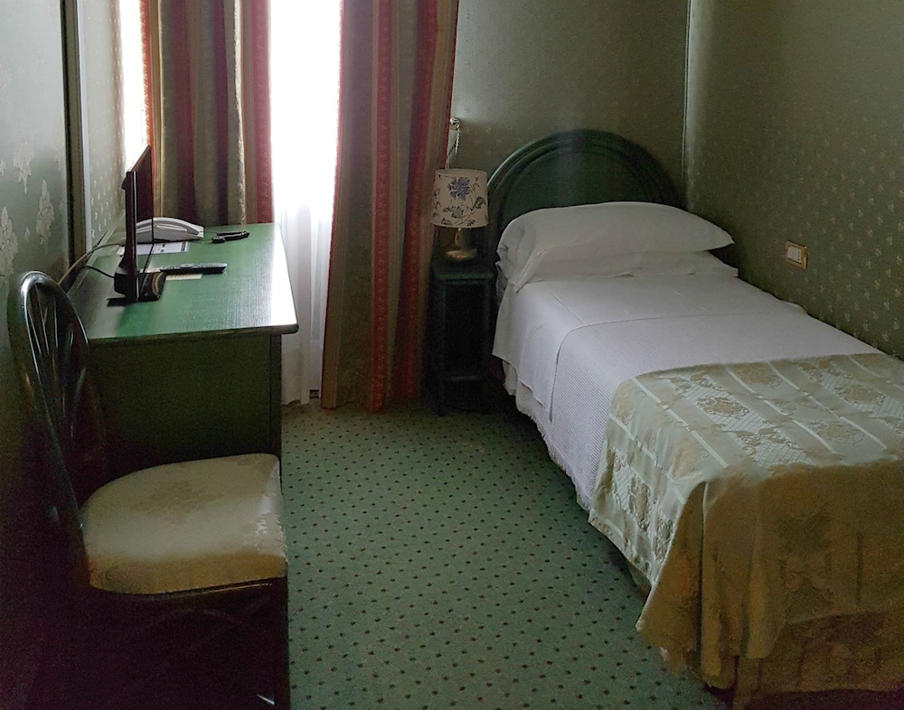 Economy Single Room thumbnail 5