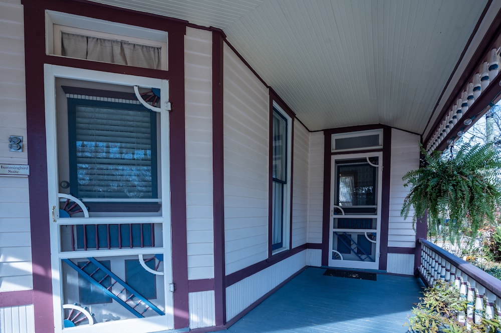 Hummingbird Suite photo 3