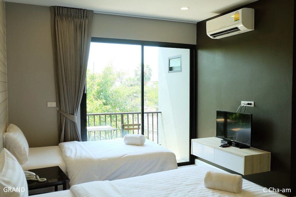 Grand Room photo 2