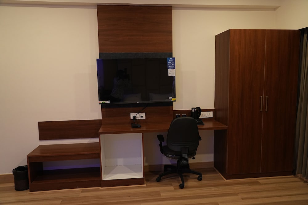 Executive Suite, City View photo 3