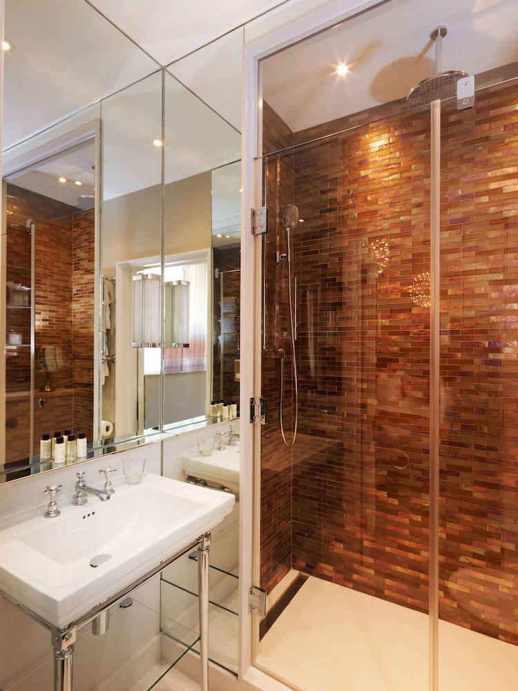 Luxury One Bedroom Apartment photo 2