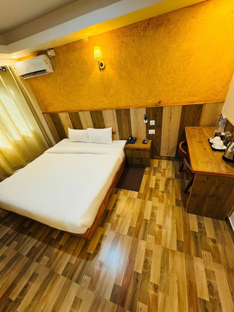 Deluxe Double or Twin Room photo 3