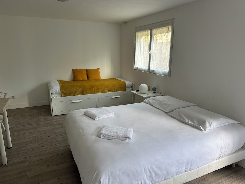 Classic Quadruple Room, 2 Double Beds, Non Smoking, Private Bathroom
