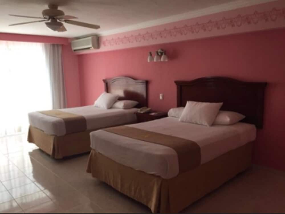 Standard Room, 2 Double Beds photo 3