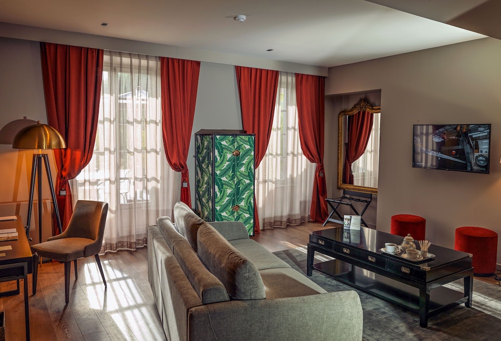 Signature Suite