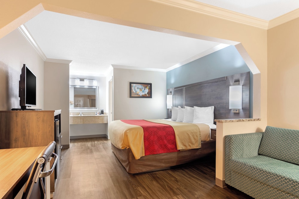 Premium Suite, 1 King Bed with Sofa bed, Non Smoking - Photo 1