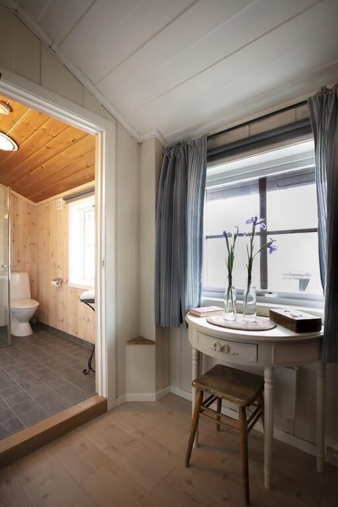 Standard Double Room, Private Bathroom photo 2