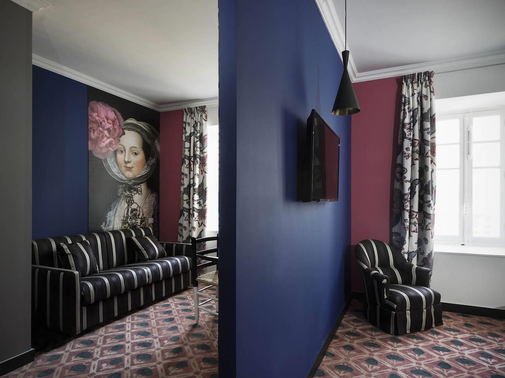 Junior Suite, 1 King Bed photo 3