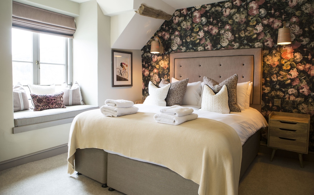 Standard Room, 1 King Bed photo 2