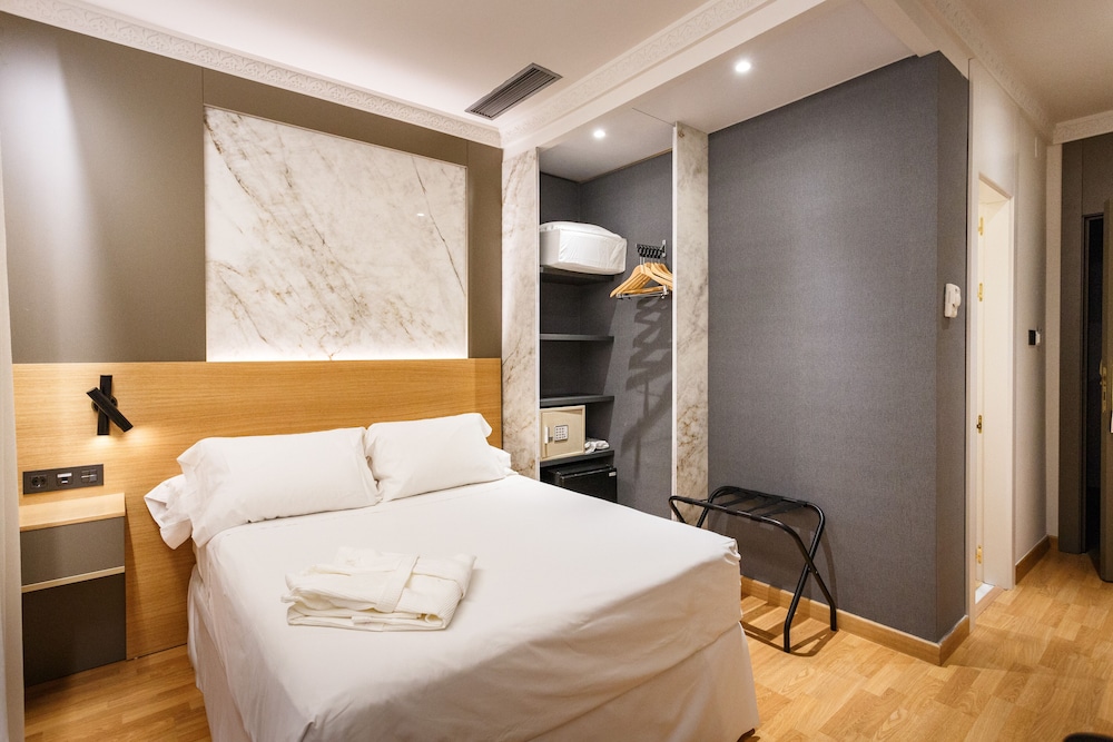 Standard Double Room - Photo 1
