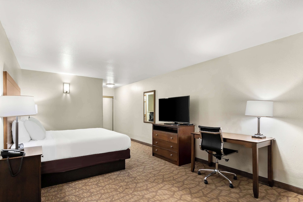 Standard Room, 1 King Bed, Non Smoking, Balcony
