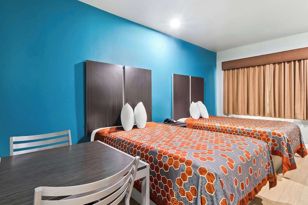 Room, 2 Double Beds, Smoking (Efficiency) photo 2