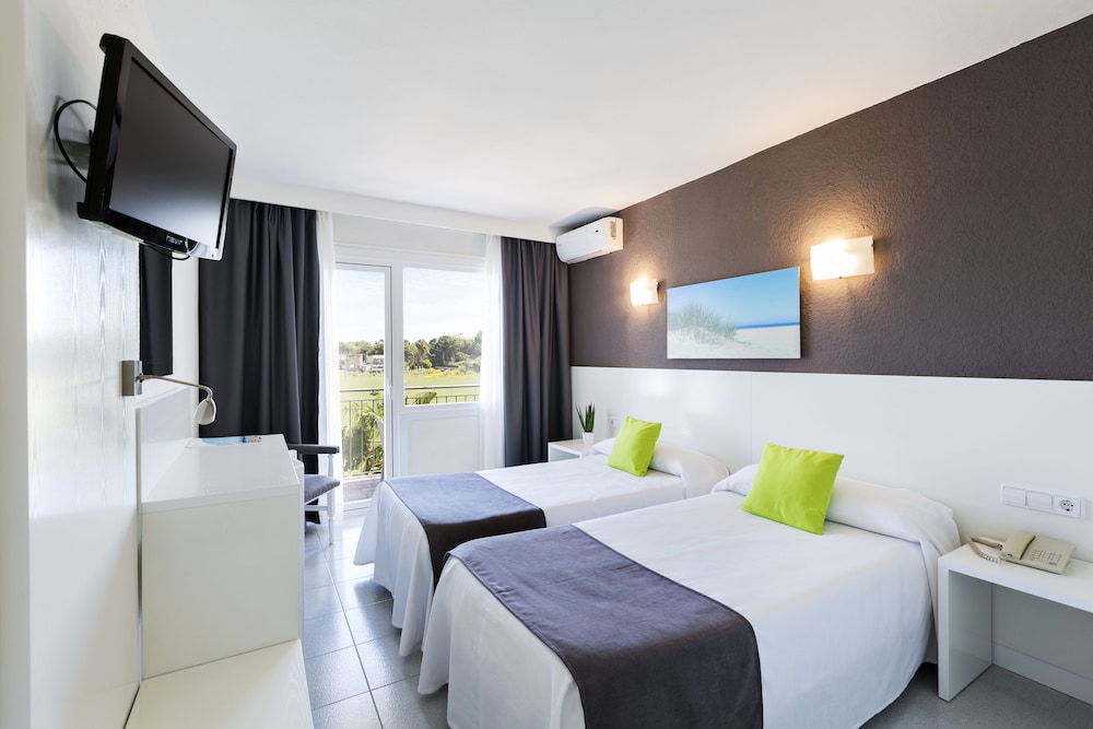 Superior Double Room, Balcony (2 Adults + 1 Child)