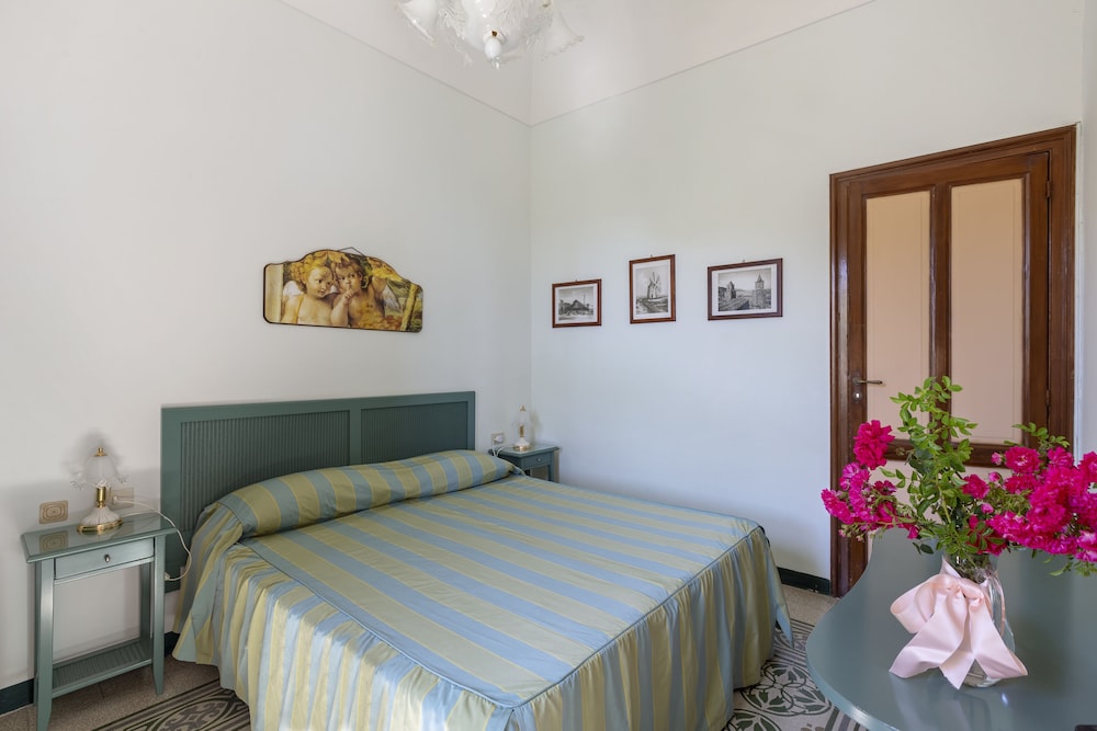 Economy Double or Twin Room photo 1