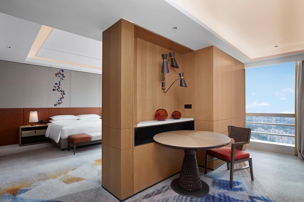 Studio Suite, 1 King Beds, Executive Lounge Access - Photo 3