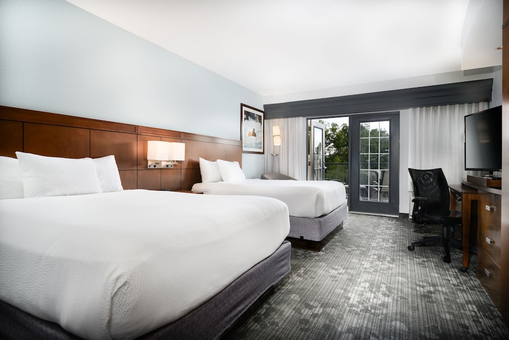 Room, 2 Queen Beds, River View (Hearing Accessible) - Photo 1