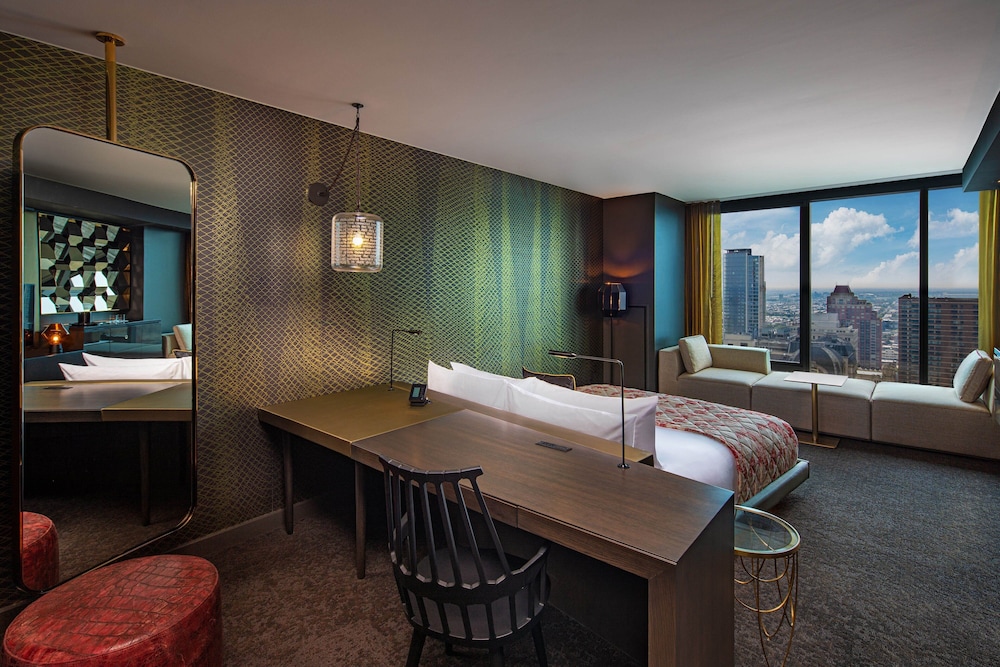 Premier Room, 1 King Bed (Hearing Accessible) - Photo 1