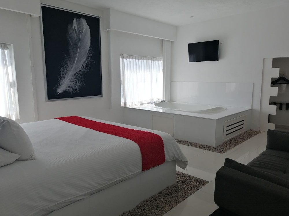 Suite, 1 King Bed, Non Smoking - Photo 6
