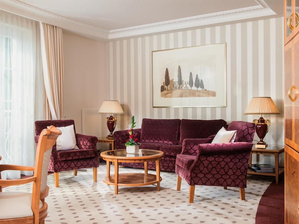Double Room (Lateral Lake View)