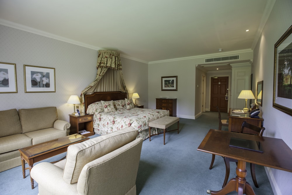 Family Room (Country Club) photo 2
