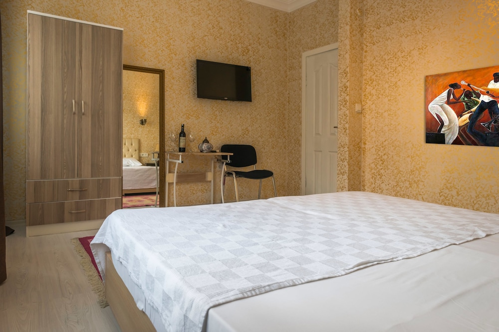 Deluxe Studio Suite photo 2