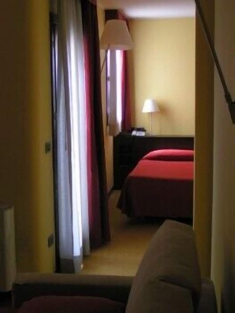 Double or Twin Room with Extra Bed photo 1