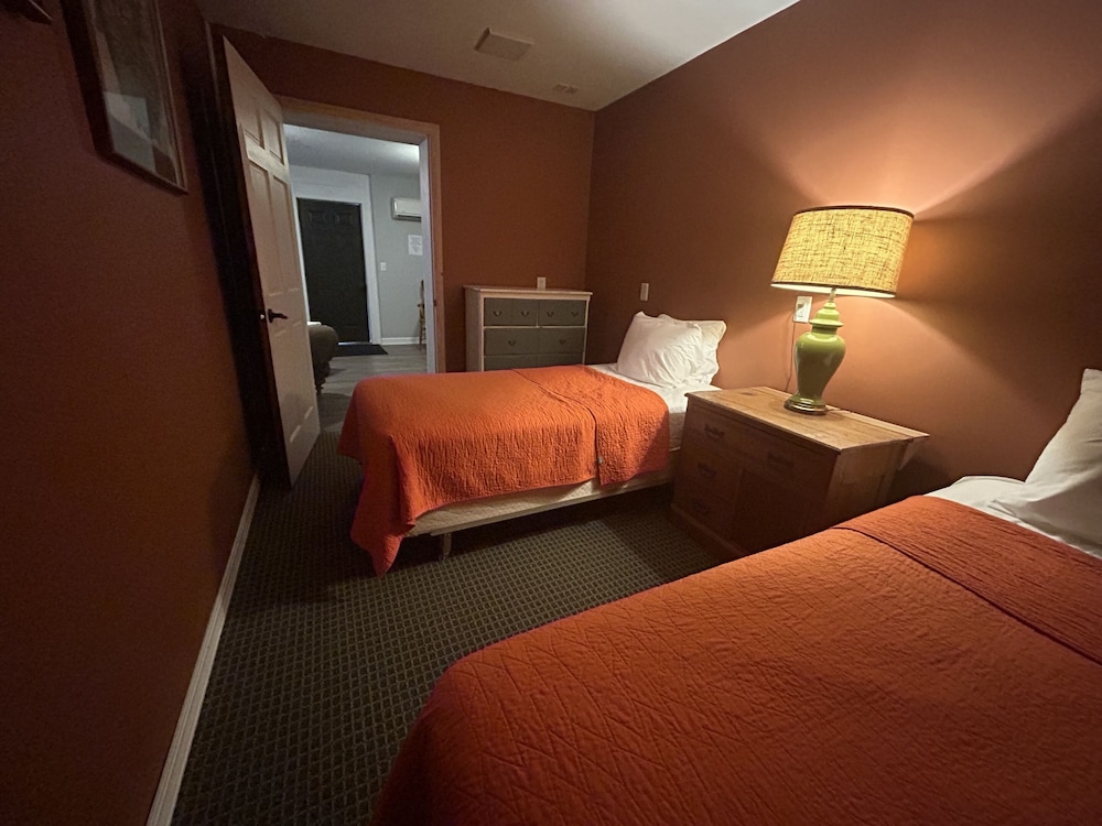 Double Room, Accessible, Ensuite (2 Twin Beds- Guest Room) photo 3