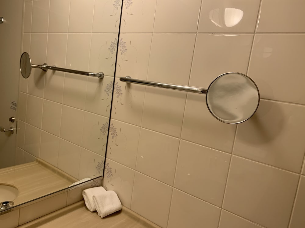 Triple Room, Non Smoking (2 Double Beds + 1 Sofa Bed) - Photo 9