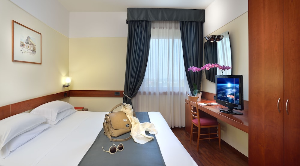 Classic Double Room (Sleep and Fly) - Photo 5