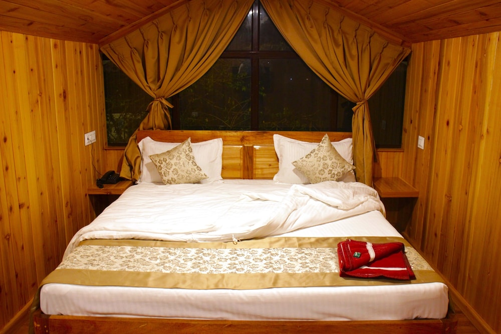 Suite Room - Photo 15