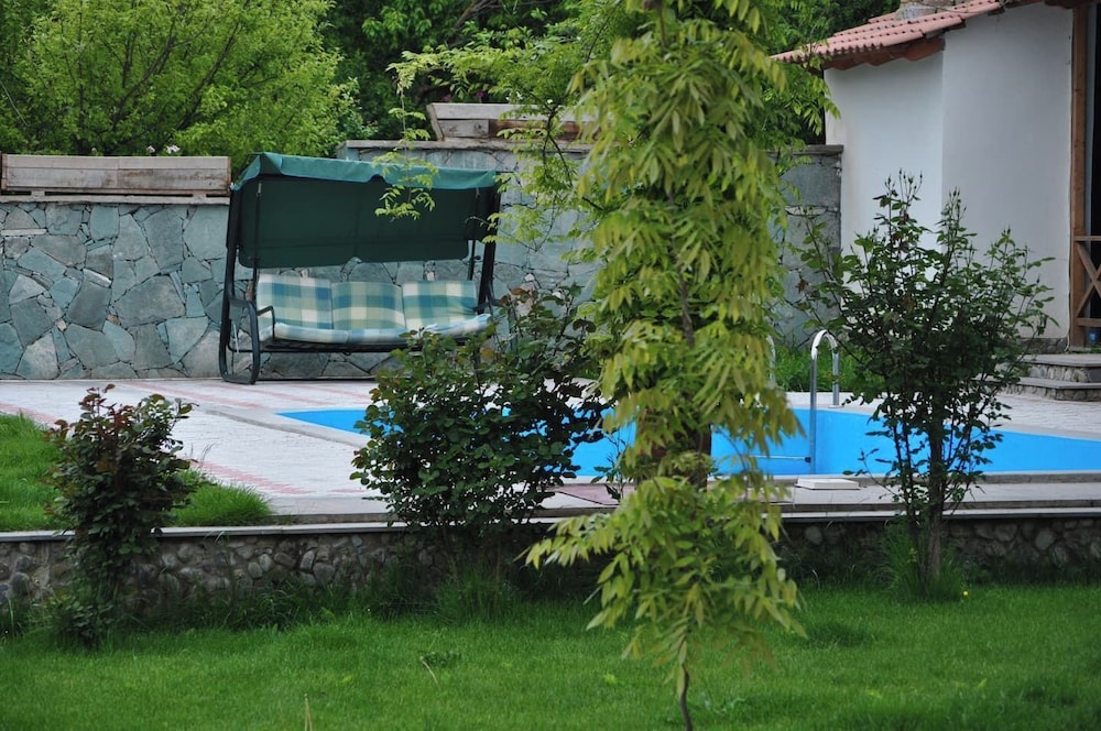 Basic Double Room, Balcony, Garden View photo 2