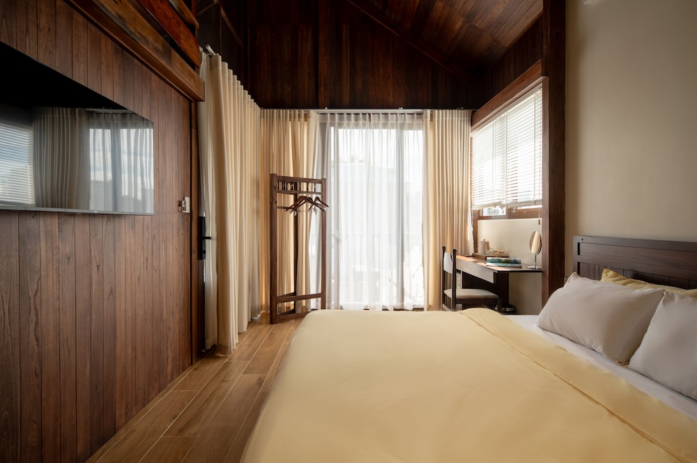 Deluxe Quadruple Room, Balcony