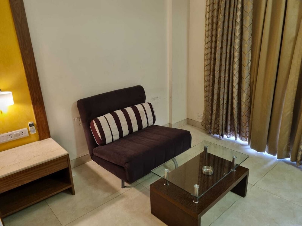 Deluxe King Room - Photo 3