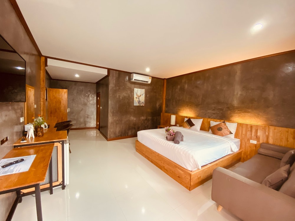 Deluxe Double Room, Bathtub - Photo 5