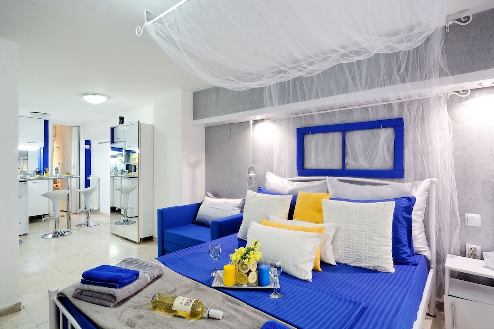 Design Studio Suite, 1 Double Bed, City View photo 3