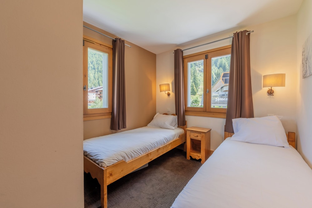 Family Apartment, Multiple Bedrooms (Vallorcine Balme 15 ski in / ski out) photo 2
