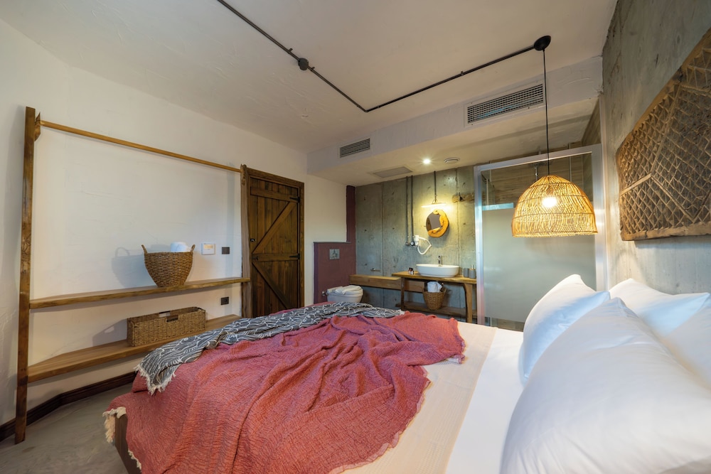 Honeymoon Suite