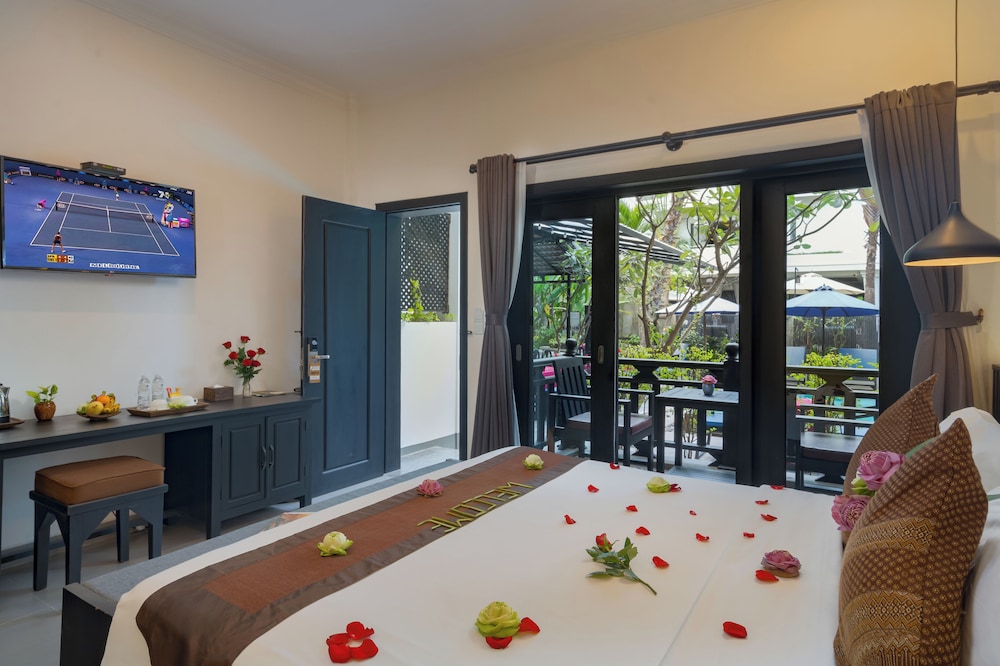 Deluxe Double Room, Poolside photo 1