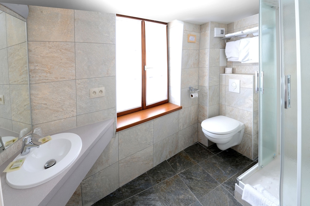Classic Single Room, 1 Bedroom, Private Bathroom photo 3
