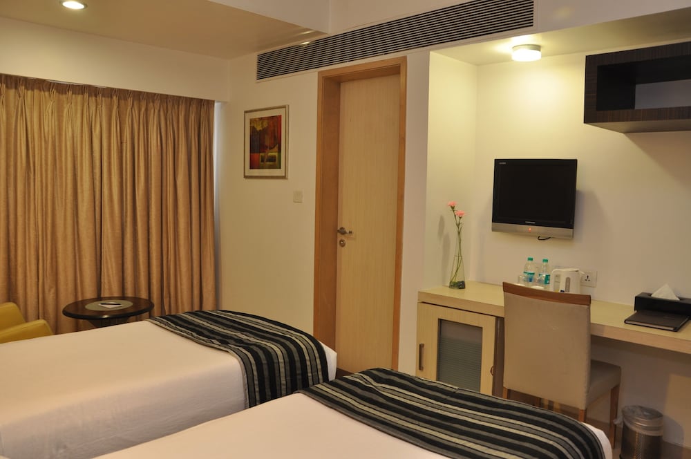 Premium Twin Room - Photo 3