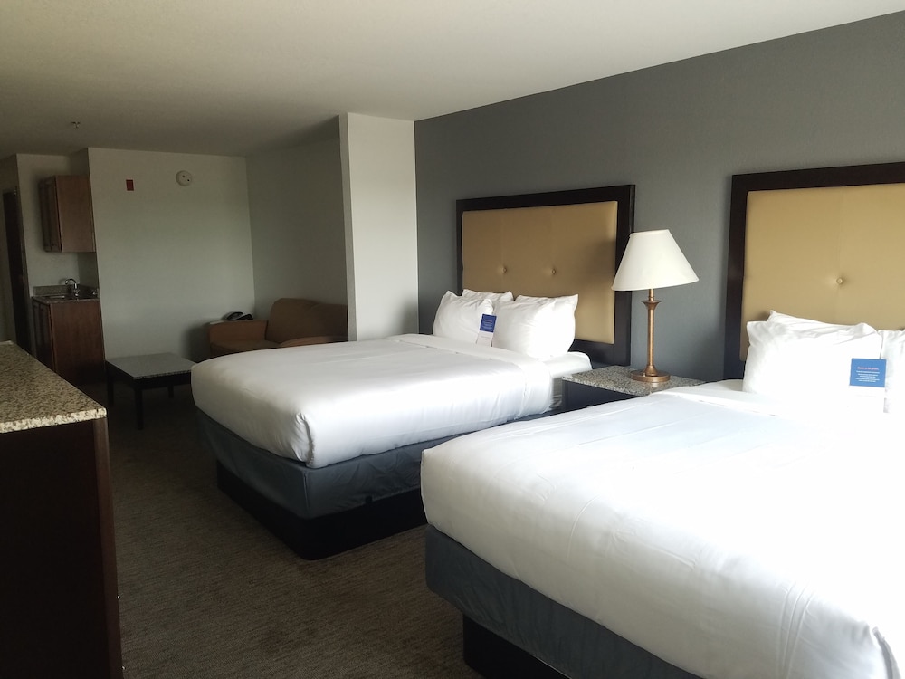 Standard Room, 2 Queen Beds, Non Smoking - Photo 2