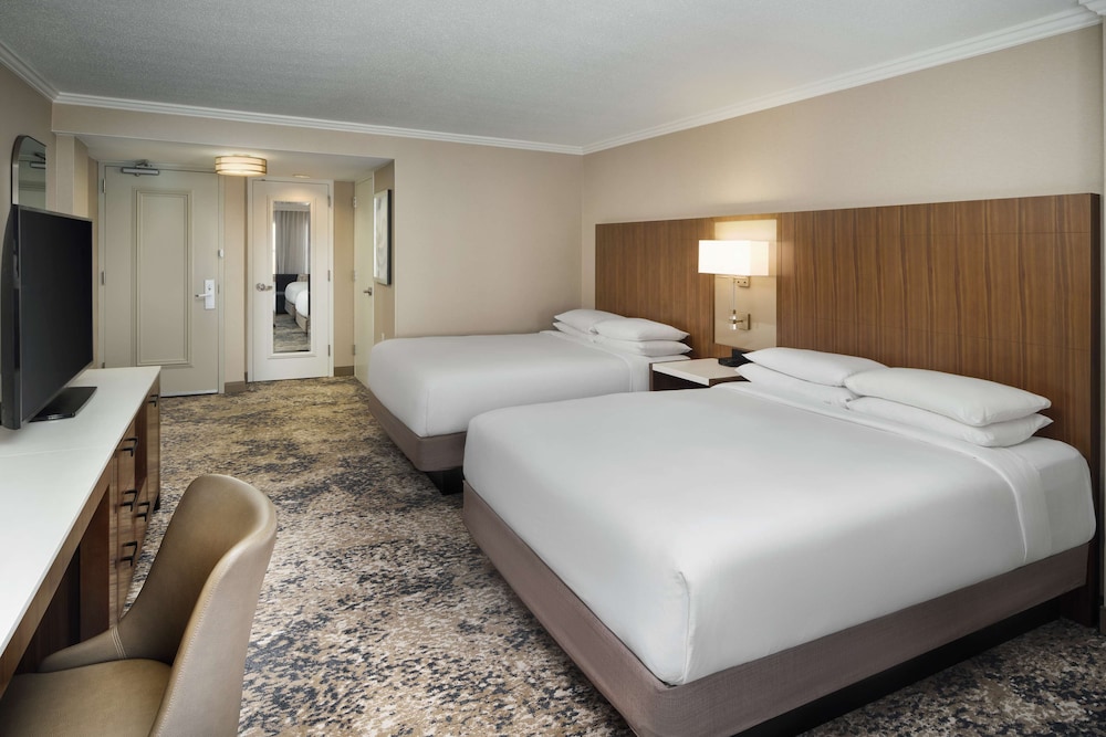 Riverside Queen Room with Two Queen Beds - Riverfront - Photo 2